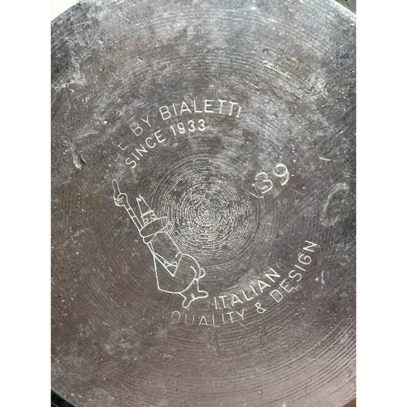 Bialetti Moka Express - Stovetop Espresso Maker - 3 Cup - Picture 8 of 9